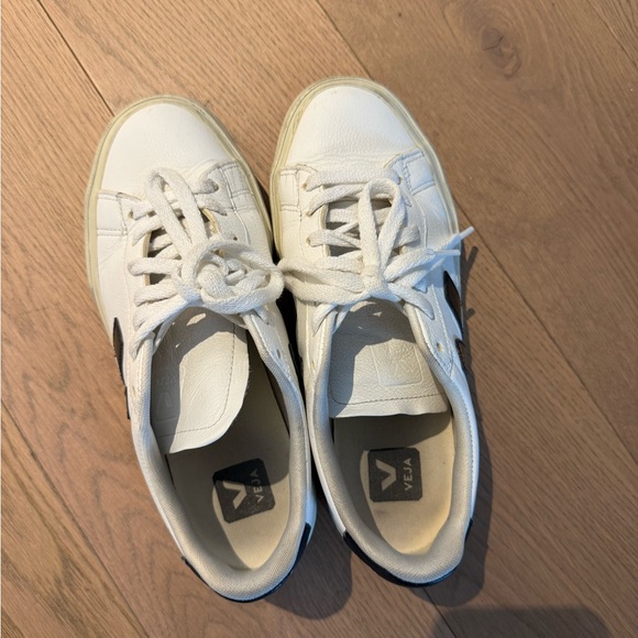 Veja Camp Sneakers - white and black - Picture 4 of 7